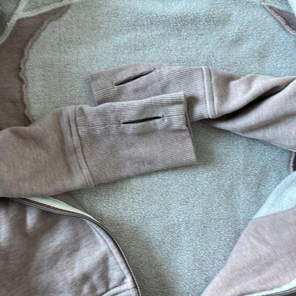 SOLD Lululemon Scuba Hoodie with Rose Gold colored zipper and thumb holes / 8 - Picture 5 of 7